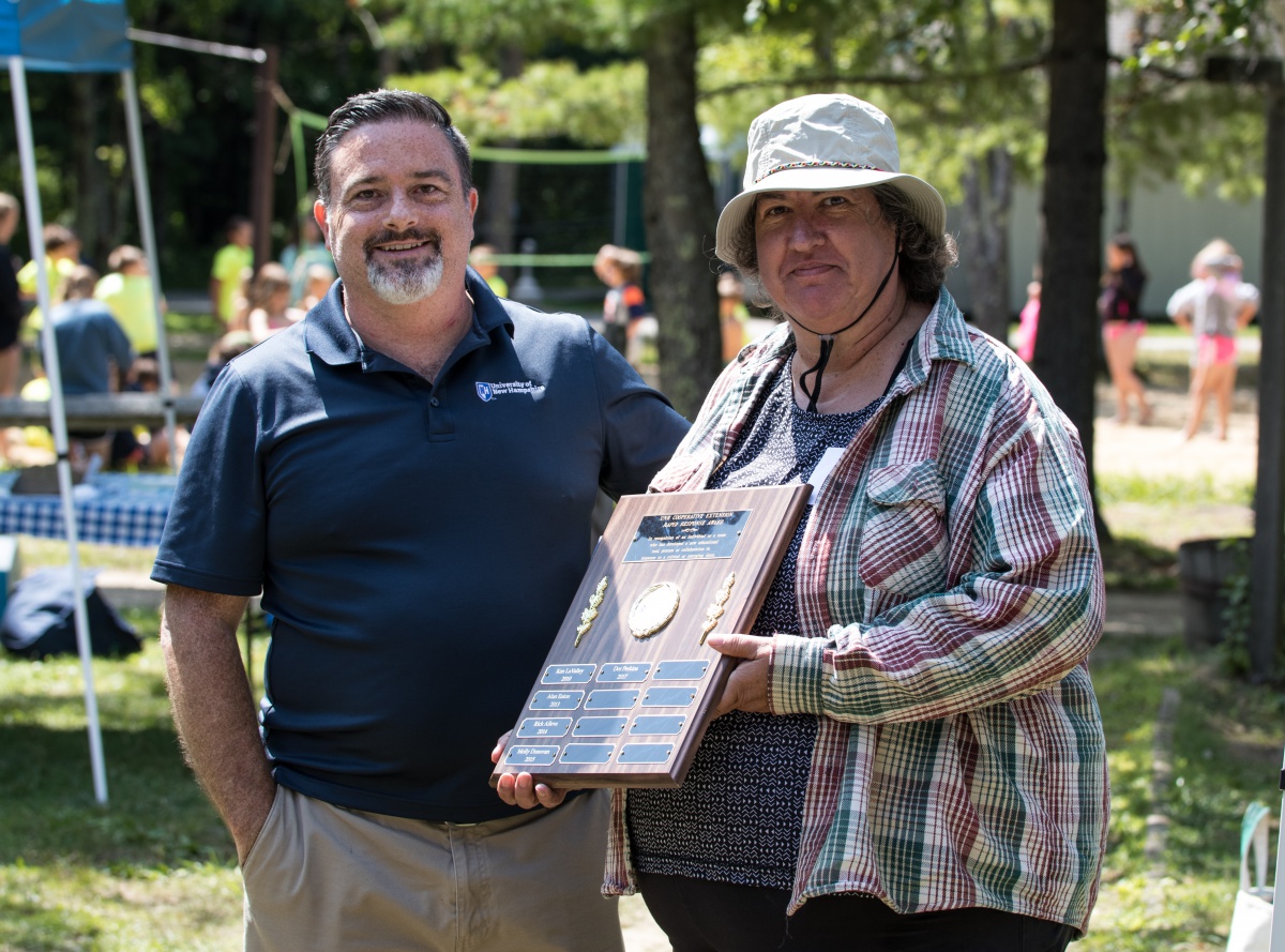 Dot Perkins receives the Early Response award from Ken La Valley