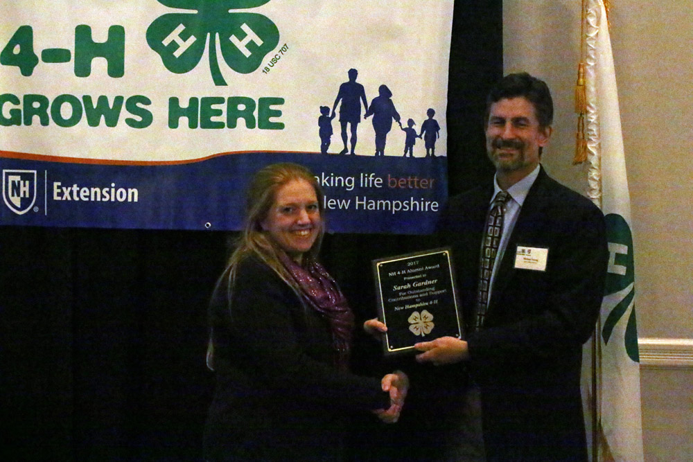Sarah Gardner receives the 4-H Alumni Award