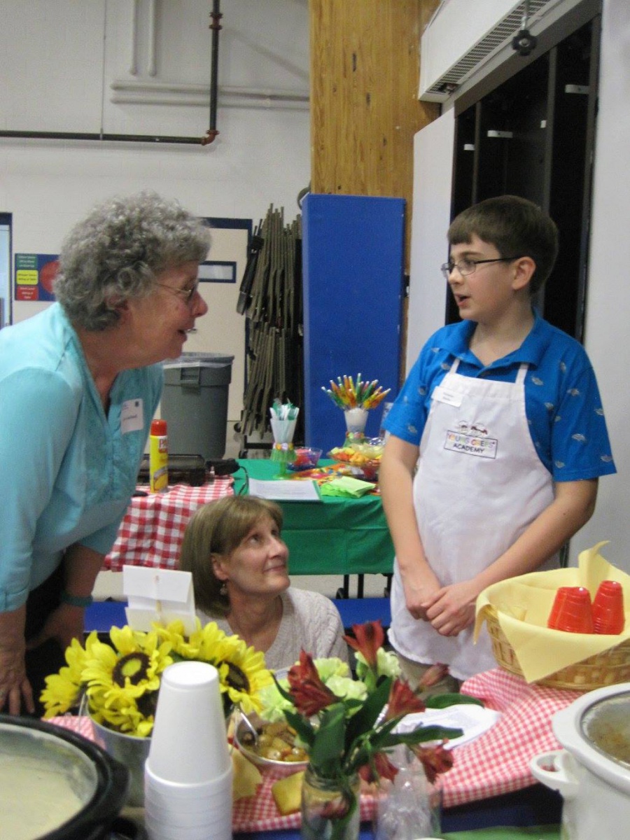 Lynn Garland at a NH 4-H Favorite Foods Event