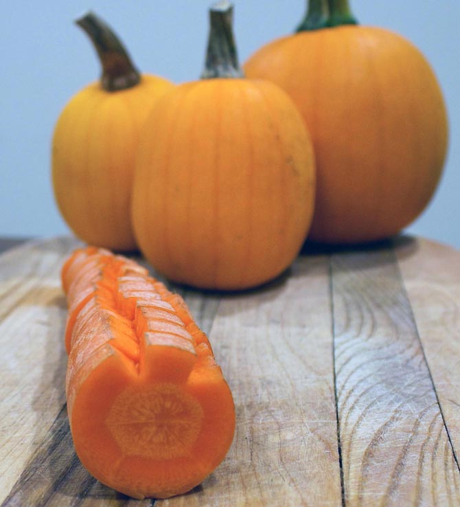 Pumpkins and carrots cut to look like pumpkins: a spooky snack!