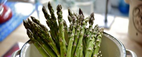 A bowl of freshly washed asparagus