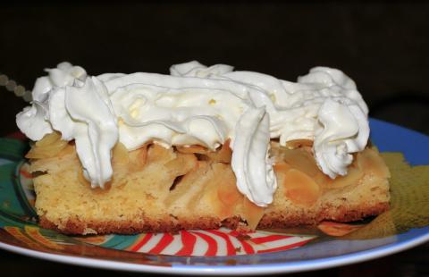 Crockpot Apple Dump Cake Recipe - apple pie dump cake