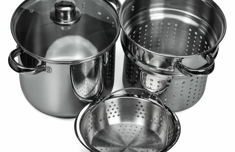 stock pot with strainers