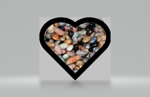 Heart with beans. Corazon con frijoles-habichuelas