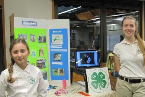 4-H students at event