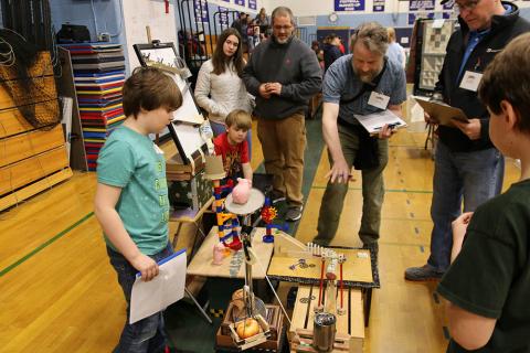 4-H STEM Docent volunteer at STEM event