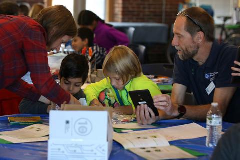 4-H STEM volunteer with youth