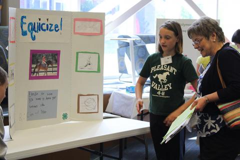 4-H presents poster