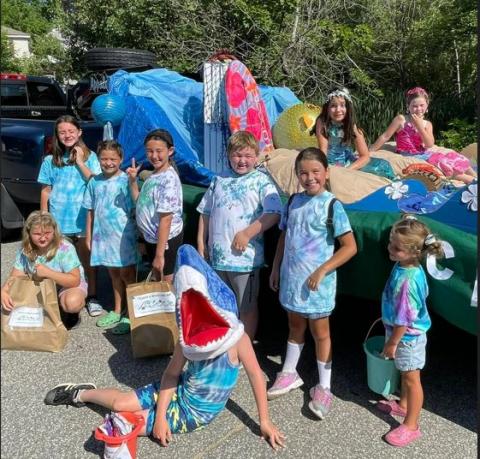 4-H'ers at a parade