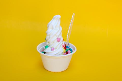 Picture of an ice cream sundae.