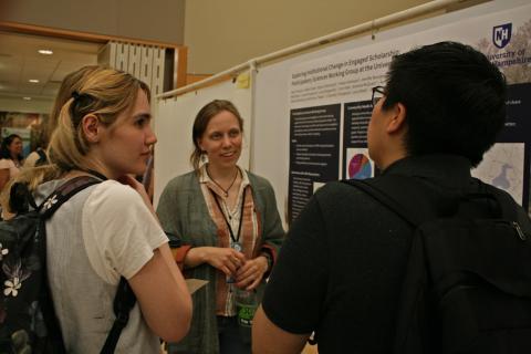 Mairi chatting with conference participants about her poster