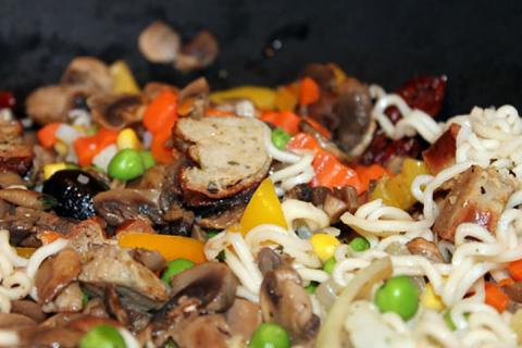 Ramen noodles with vegetables and chicken.