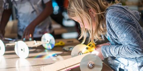 girls building car