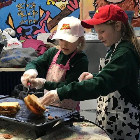 4-H members at Grilled Cheese Contest